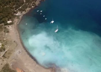 Il mare cambia colore a Vulcano, Ingv: abbassato il Ph