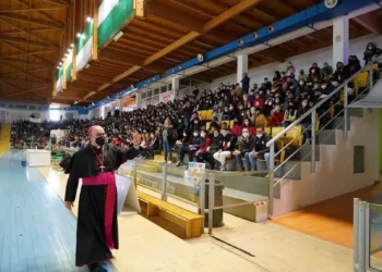 Il Vescovo di Ragusa incontra i cresimandi