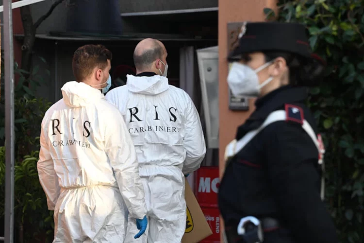 Madre e figlio trovati morti a Milano: omicidio suicidio