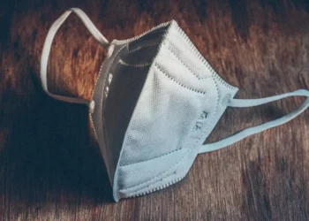 Mascherina in aereo, obbligo su voli in Italia