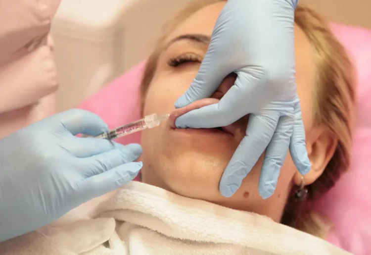 Medicina estetica, allarme filler fai da te: danni viso