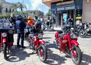 Moto storiche nel barocco ibleo con il botto a Ragusa