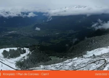 Neve in montagna dopo il caldo record