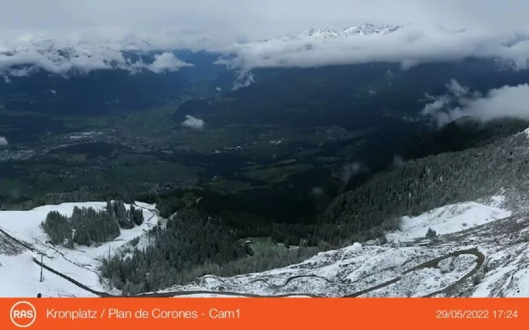 Neve in montagna dopo il caldo record