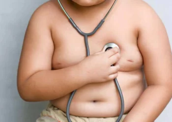 Obesitá in bambini e adolescenti: 1 genitore su 3 nega l’evidenza