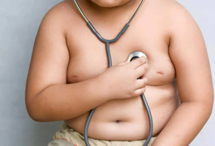 Obesitá in bambini e adolescenti: 1 genitore su 3 nega l’evidenza