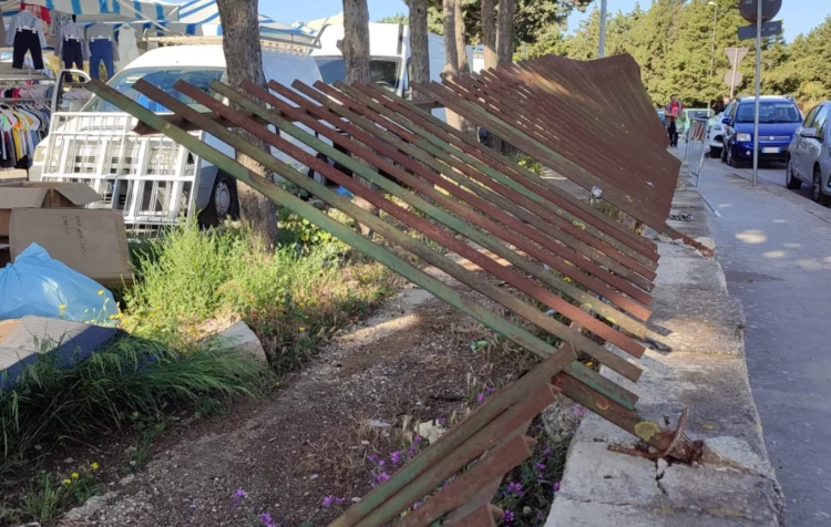 Ragusa, cancellata pericolosa in piazzale Selvaggio