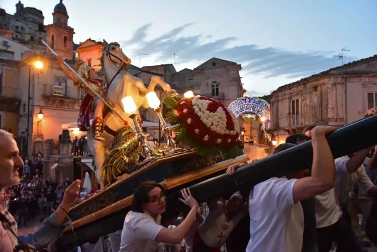 San Giorgio torna a riabbracciare fedeli a Ragusa