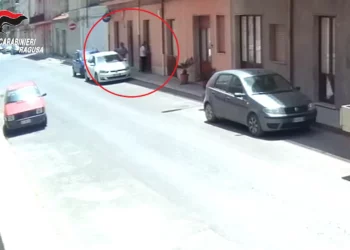 Omicidio a Vittoria, legale indagato: ha colpito la prima persona che ha incontrato