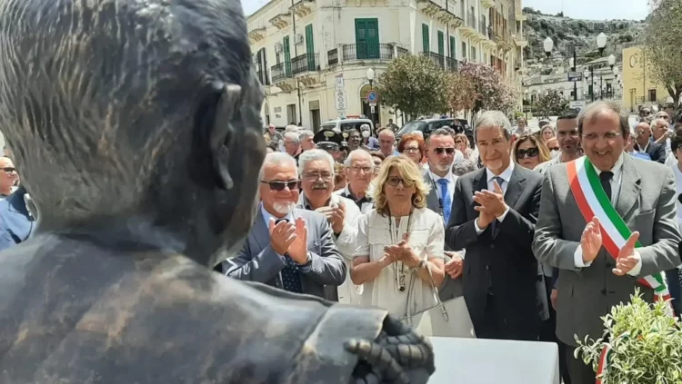 Scicli, una statua al giudice Severino Santiapichi