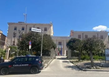 Incidente stradale, auto nel burrone: morti due ragazzi di 18 e 16 anni