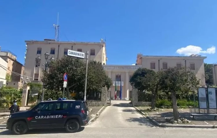 Incidente stradale, auto nel burrone: morti due ragazzi di 18 e 16 anni