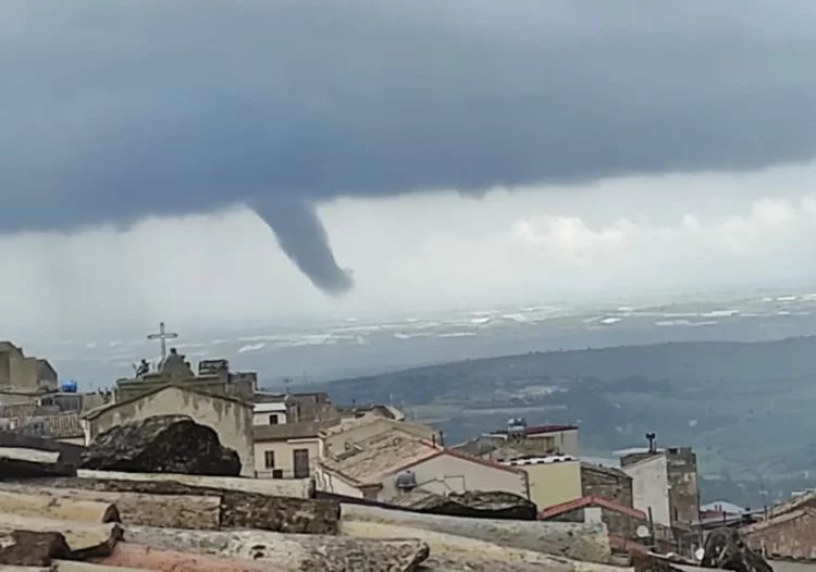 Maltempo Ragusa: tromba d'aria a Chiaramonte Gulfi