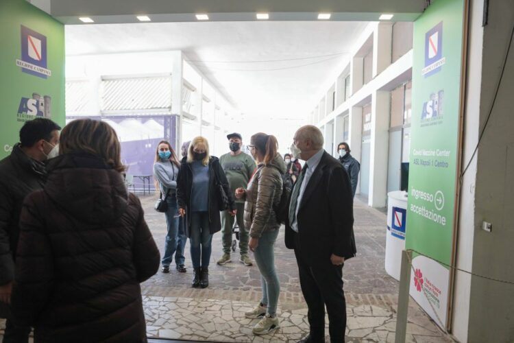 Covid Italia, 28.082 i nuovi positivi, 70 le vittime nelle ultime 24 ore