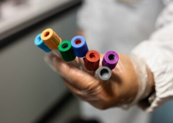 Covid, sale l’incidenza mentre scendono Rt e occupazione intensive