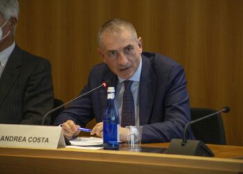 Costa “Mascherine sui mezzi di trasporto, ospedali e Rsa fino a fine settembre”