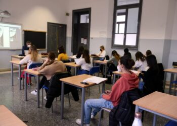 Scuola, le nuove misure su mascherine e distanziamento per gli esami