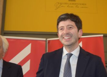 Vaccini: Speranza “Campagna riparte in autunno, positivi stiano a casa”