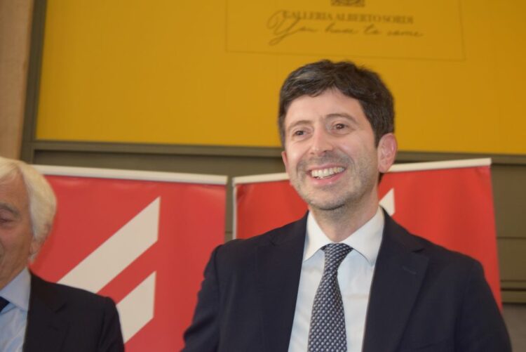 Vaccini: Speranza “Campagna riparte in autunno, positivi stiano a casa”