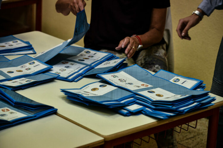 Comunali, oltre 2 mln al voto per i ballottaggi, alle 12 affluenza al 15,2%
