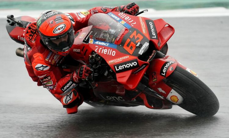 Francesco Bagnaia vince il Gran Premio d’Olanda di MotoGP. Il pilota della Ducati domina l’appuntamento di Assen, confermando la pole del sabato