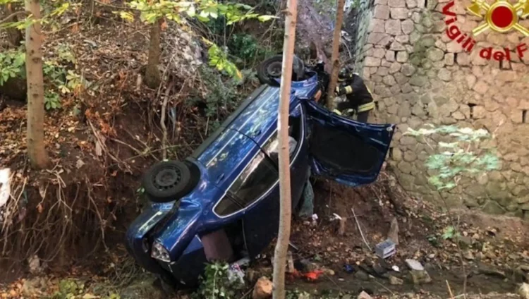 Anziana muore in incidente mentre va dal figlio morto sul lavoro