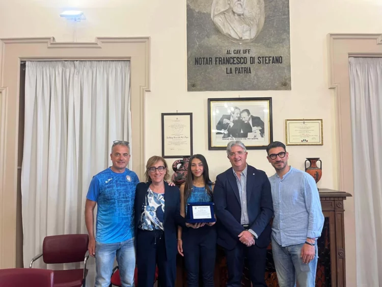 La campionessa siciliana nel Salto triplo Giorgia Piccione ricevuta al Comune