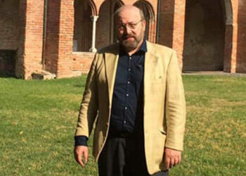 Corte Palasio, ex sindaco trovato morto nel giardino di casa: tragico incidente