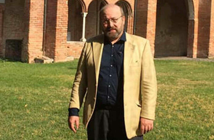 Corte Palasio, ex sindaco trovato morto nel giardino di casa: tragico incidente