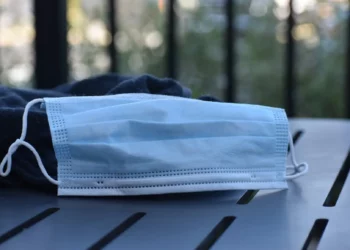 Covid, obbligo mascherine dopo 15 giugno? Pandemia non è finita ma è endemia