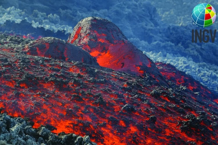 Etna, nuova bocca e nuova colata lavica