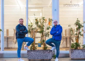 Caffetteria Iacono apre a Scoglitti: granita coni gelsi dell'Etna e i pistacchi di Raffadali