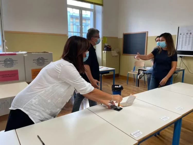 In Sicilia 120 Comuni al voto: caos seggi a Palermo