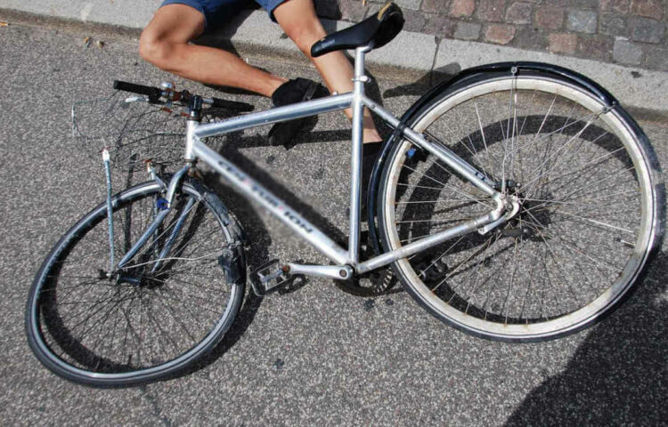 Incidente sulla Modica-Rosolini: auto contro bici