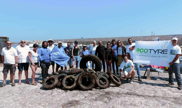 Isola delle Femmine: raccolti 500 kg di pneumatici fuori uso in mare e a terra