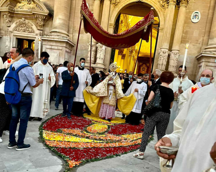 Nativita’ di San Giovanni Battista a Ragusa, da domani le iniziative del triduo. Ieri la processione eucaristica