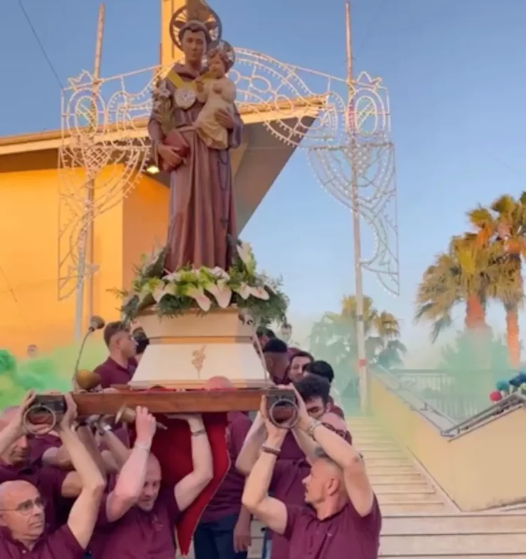 Sant’Antonio di Padova a Comiso, ieri festa grande con il ritorno della processione mentre oggi si celebra la solennita’ liturgica