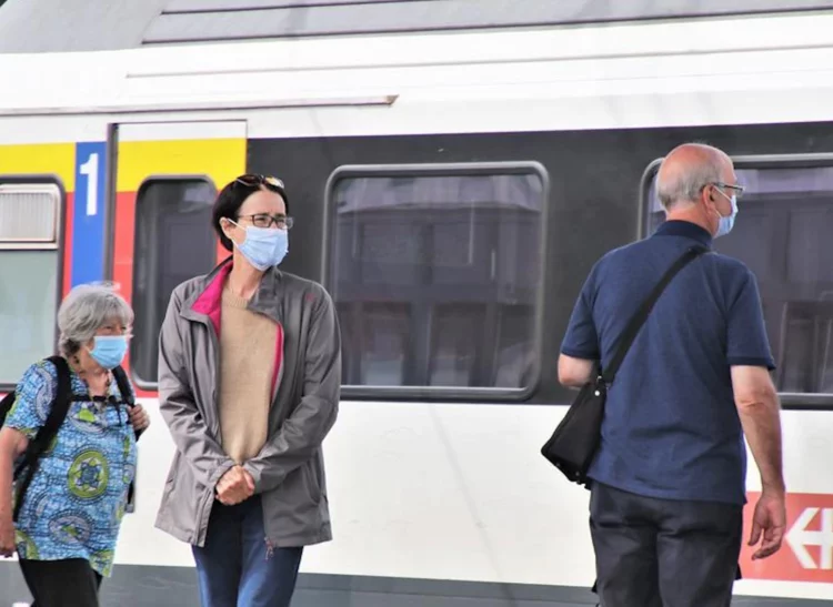 Mascherina al chiuso, proroga obbligo a settembre: ecco dove