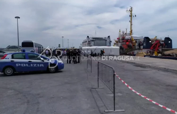 Migranti sbarcati a Pozzallo, fermati 7 scafisti