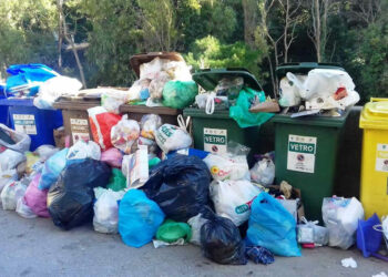 Modica, mancata raccolta indifferenziato: infuocano le polemiche