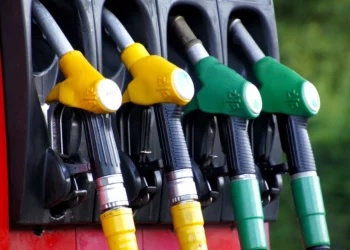 Prezzi benzina in aumento, oggi self service diesel vicino a 2 euro