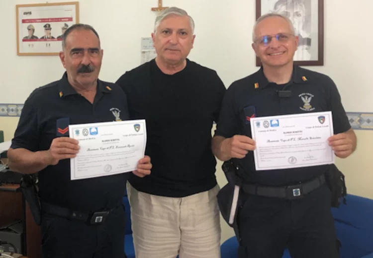 Salvarono un giovane dal suicidio. Elogio scritto per due agenti