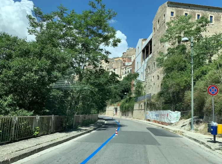 Comibleo: Ragusa Ibla sconvolta da strisce blu FOTO