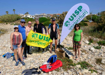 A Marina di Ragusa si puliscono spiagge e fondali