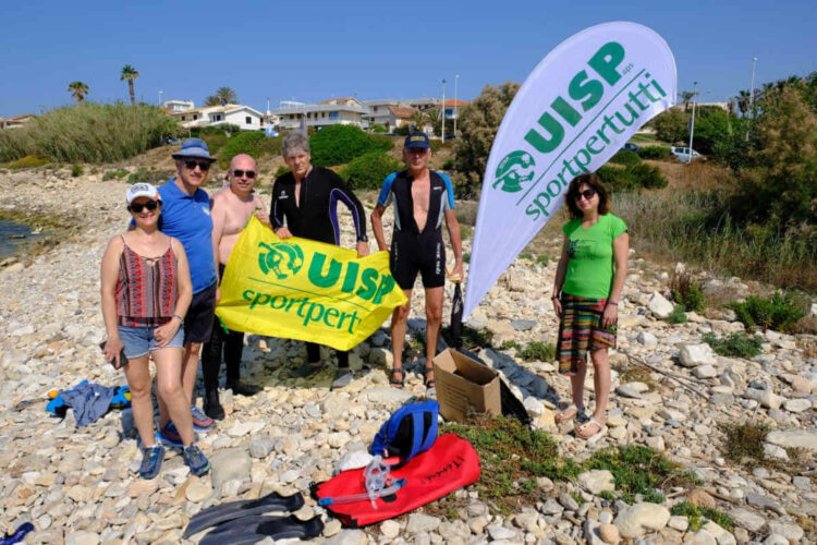 A Marina di Ragusa si puliscono spiagge e fondali