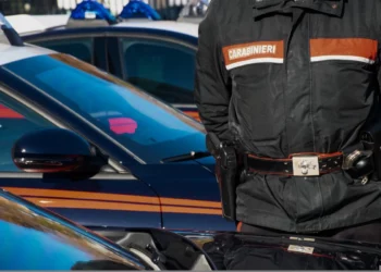 Uccide il padre poi chiama il 112