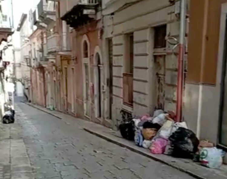 Ragusa, abbandono dei rifiuti e telesorveglianza: fate chiarezza. La città lo chiede