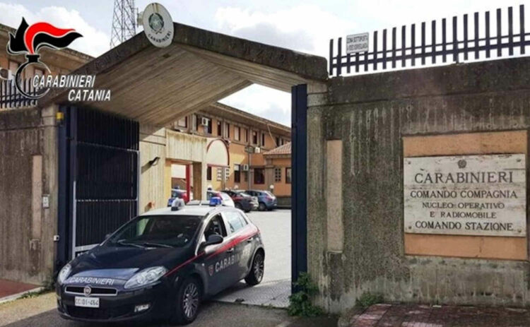 Va dai carabinieri con auto rubata: arrestato