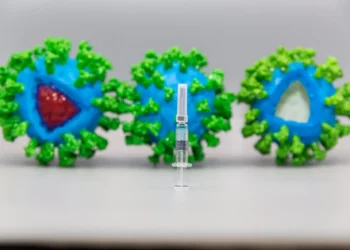 Variante Omicron 5, Pregliasco: quarta dose a settembre con vaccino bivalente