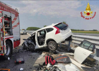 Auto contromano in autostrada A7, 2 morti e 7 feriti
